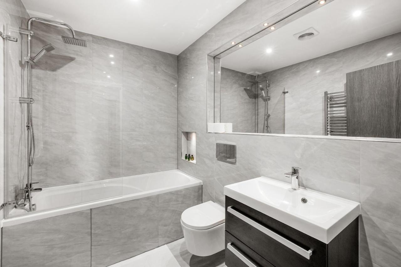 Drake House Apt 3 In Staines - Free Parking - Heathrow - Thorpe Park Exteriér fotografie