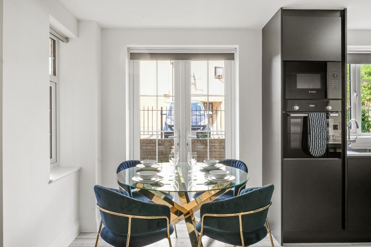 Drake House Apt 3 In Staines - Free Parking - Heathrow - Thorpe Park Exteriér fotografie