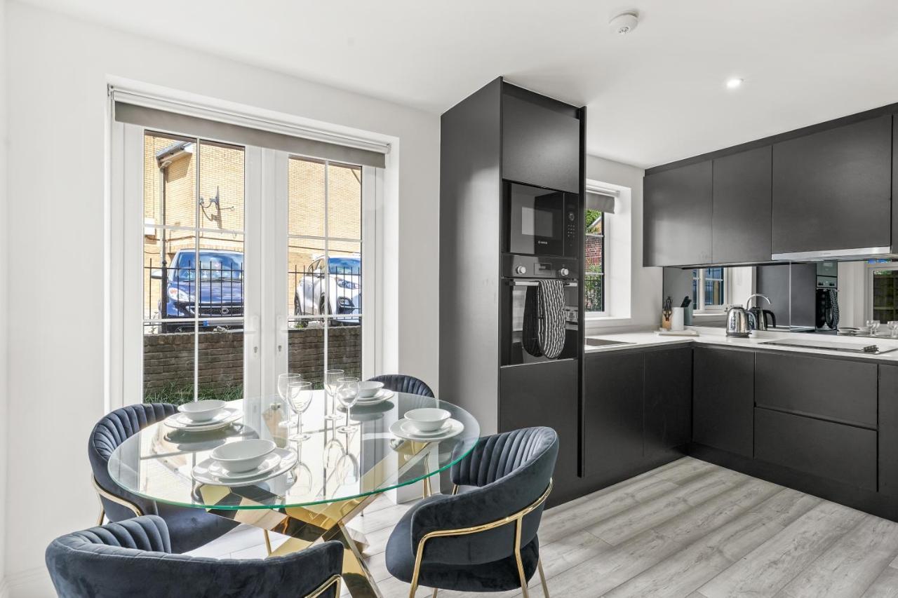Drake House Apt 3 In Staines - Free Parking - Heathrow - Thorpe Park Exteriér fotografie