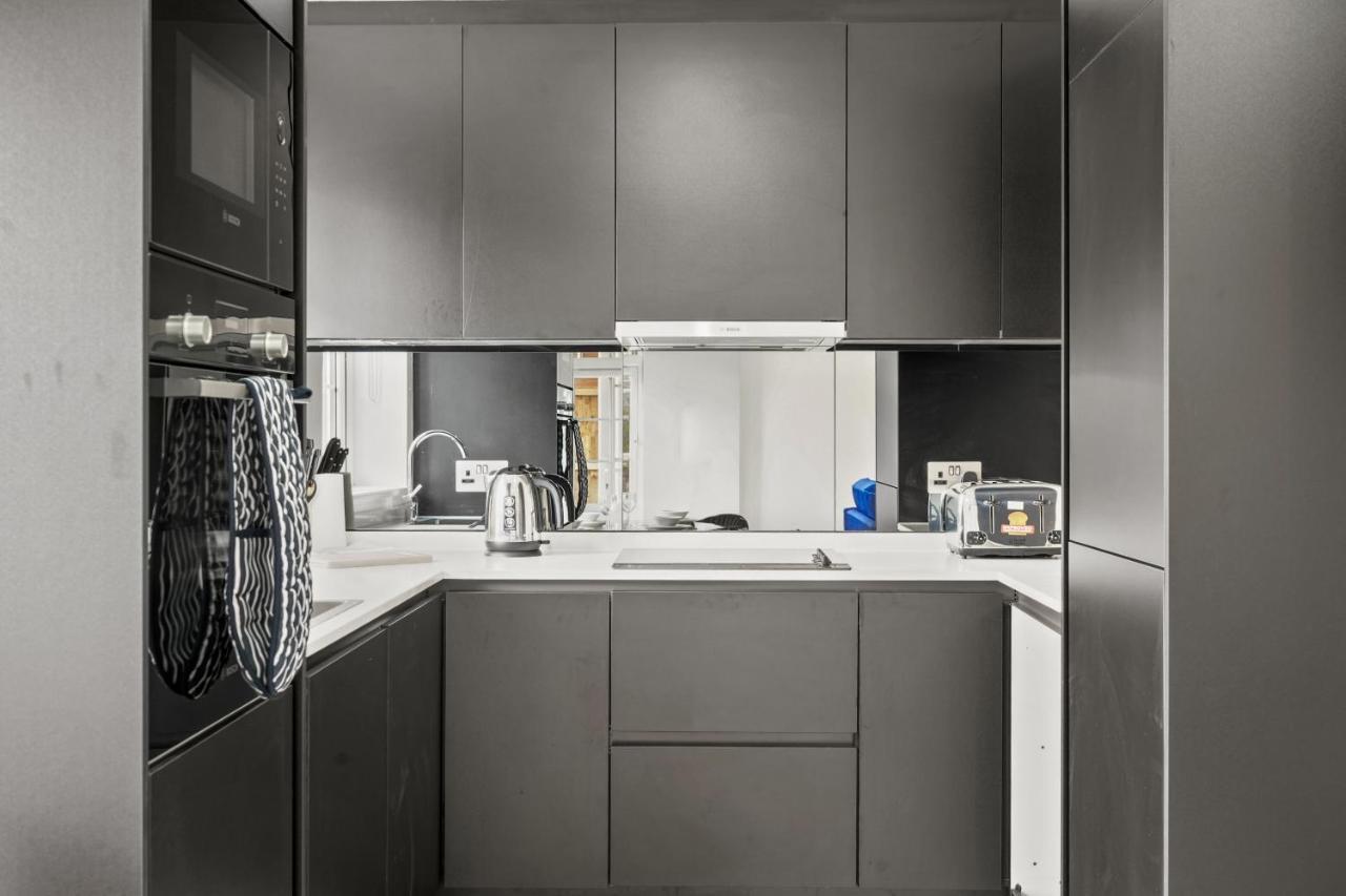 Drake House Apt 3 In Staines - Free Parking - Heathrow - Thorpe Park Exteriér fotografie